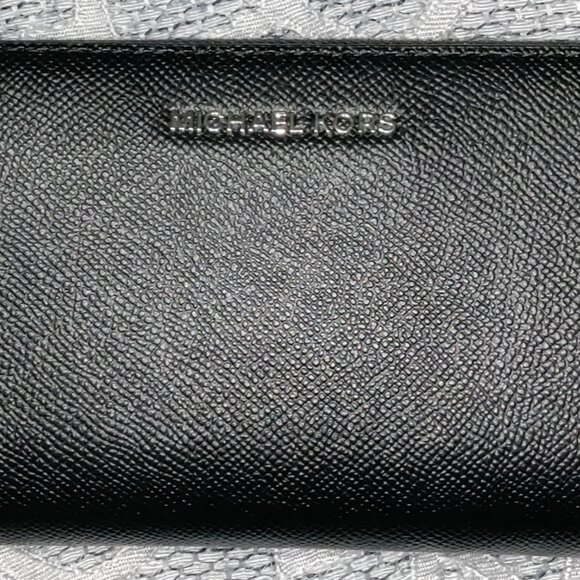 New Michael Kors Wallet - Picture 1 of 6